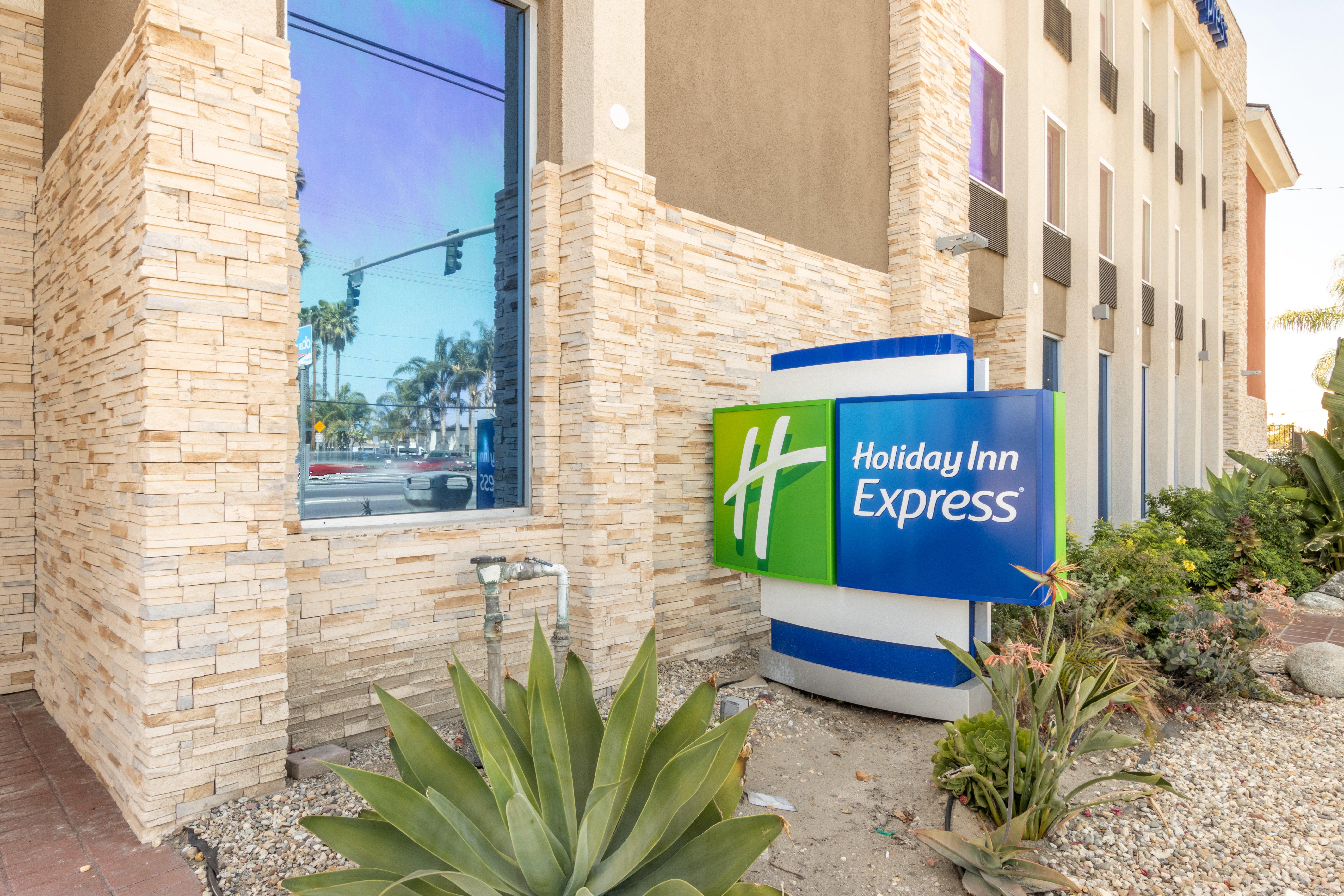Holiday Inn Express - Anaheim West Екстер'єр фото